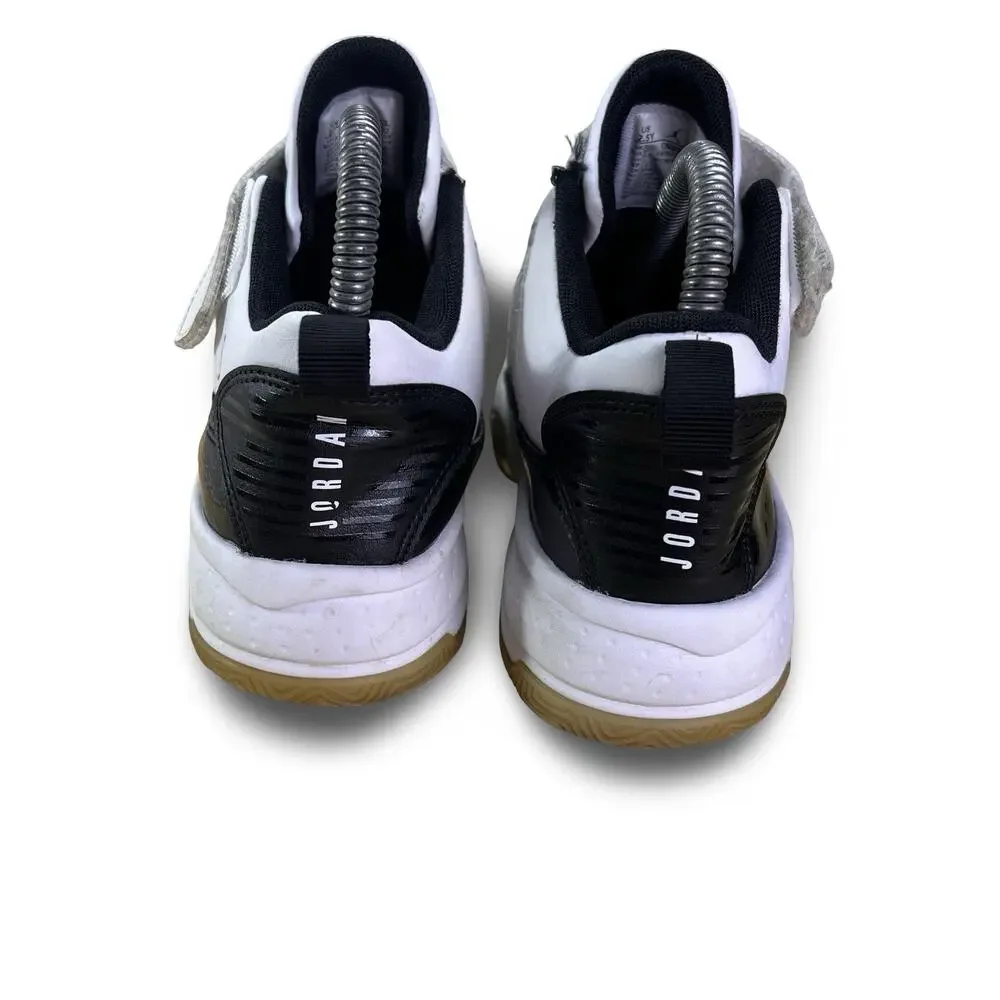 Jordan Max Aura 2 Youth Size 2.5Y Basketball Comfort